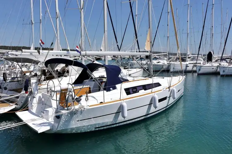 Dufour 382 GL - Louise