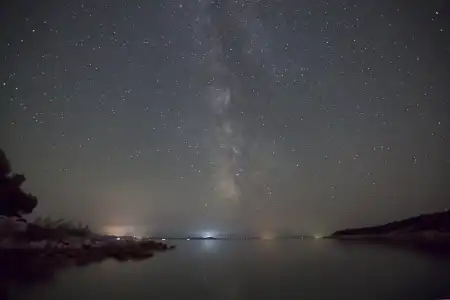 Stargazing - the beauty of night-time sailing